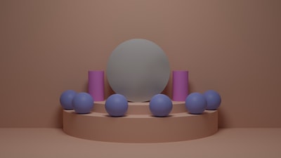 紫色和蓝色的蛋在棕色鸡蛋托盘
